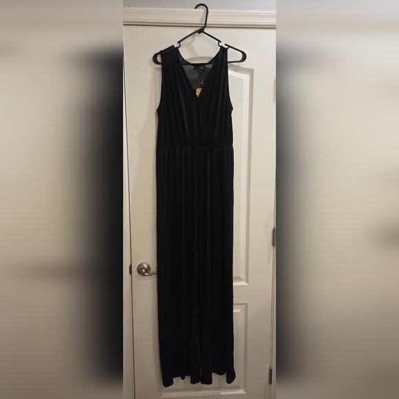 NWT Black Sleeveless Jumpsuit - Picture 5 of 5